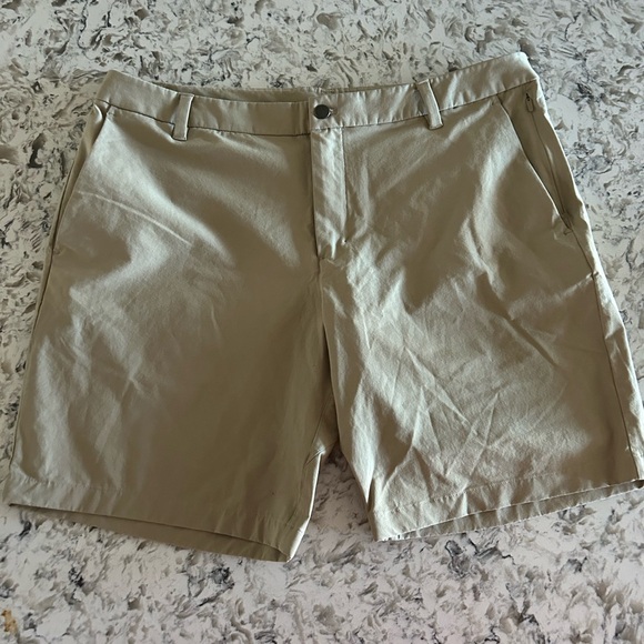 Lululemon Commission men’s shorts - Picture 1 of 4